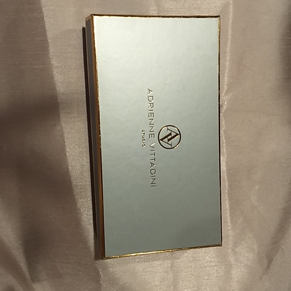 Brand new for summer! Adrienne Vittadini wallet